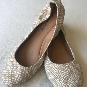 Lucky Brand Size 9 Tan/Gold Flats
